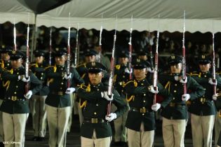 Desfile Militar en honor al 34 Aniversario del Ejército