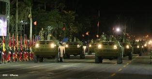Desfile Militar en honor al 34 Aniversario del Ejército