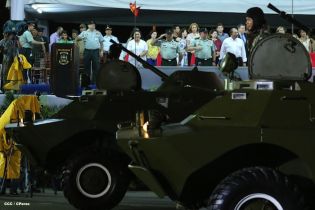 Desfile Militar en honor al 34 Aniversario del Ejército