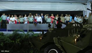 Desfile Militar en honor al 34 Aniversario del Ejército