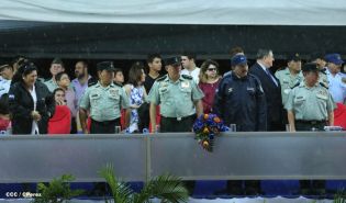Desfile Militar en honor al 34 Aniversario del Ejército
