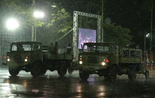 Desfile Militar en honor al 34 Aniversario del Ejército