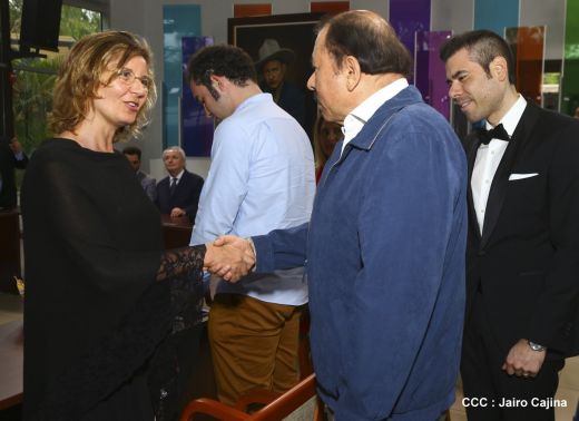 Presidente Daniel recibe a participantes del II Festival Pucciniano