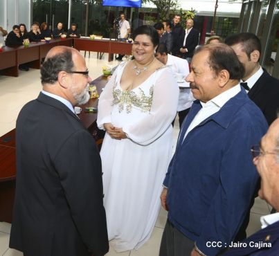 Presidente Daniel recibe a participantes del II Festival Pucciniano