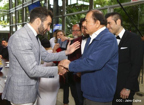 Presidente Daniel recibe a participantes del II Festival Pucciniano