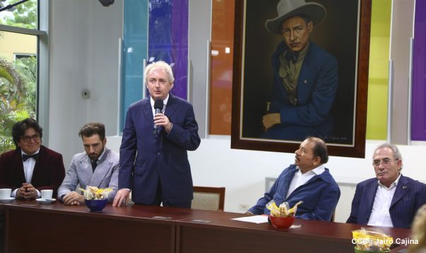 Presidente Daniel recibe a participantes del II Festival Pucciniano