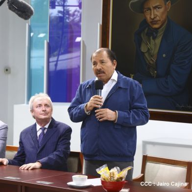 Presidente Daniel recibe a participantes del II Festival Pucciniano