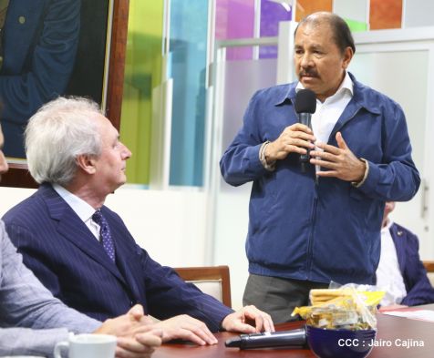 Presidente Daniel recibe a participantes del II Festival Pucciniano