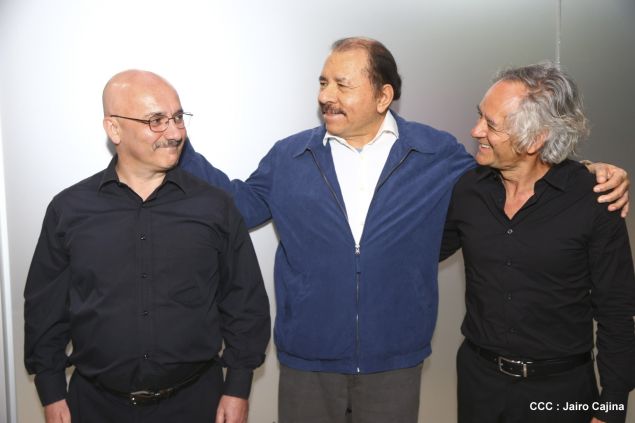 Presidente Daniel recibe a participantes del II Festival Pucciniano