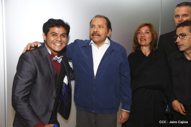 Presidente Daniel recibe a participantes del II Festival Pucciniano