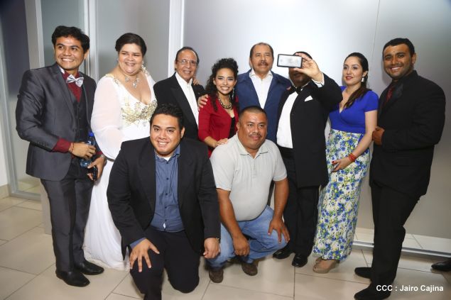 Presidente Daniel recibe a participantes del II Festival Pucciniano