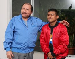 Presidente Daniel se reune con el Campeón Román “Chocolatito” González