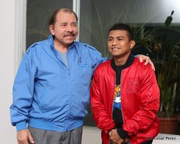 Presidente Daniel se reune con el Campeón Román “Chocolatito” González
