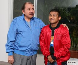 Presidente Daniel se reune con el Campeón Román “Chocolatito” González