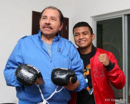 Presidente Daniel se reune con el Campeón Román “Chocolatito” González