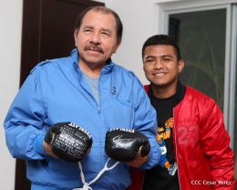 Presidente Daniel se reune con el Campeón Román “Chocolatito” González