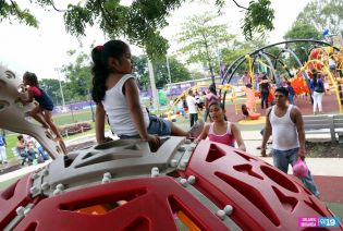 Familias asisten a Parque Luis Alfonso Velásquez y Puerto Salvador Allende