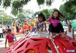 Familias asisten a Parque Luis Alfonso Velásquez y Puerto Salvador Allende