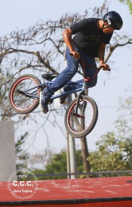 Adolescentes y jóvenes cuentan con nuevo espacio para practicar deportes extremos