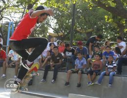 Adolescentes y jóvenes cuentan con nuevo espacio para practicar deportes extremos