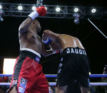 Ricardo Mayorga derrota al mexicano Jaudiel Zepeda