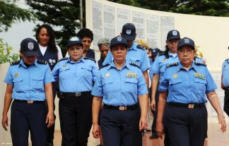 Ofrendas florales para honrar a caídos de la Policía Nacional