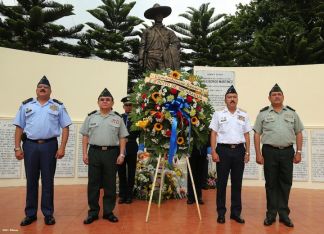 Ofrendas florales para honrar a caídos de la Policía Nacional