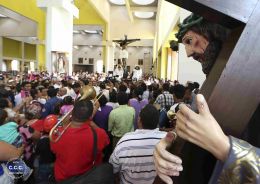 Así fue la bajada de la venerada Imágen de la Sangre de Cristo