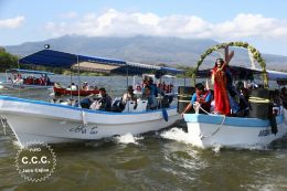 Viacrucis Acuático en las Isletas de Granada