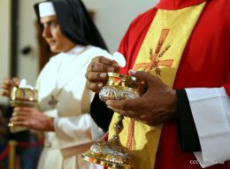 Celebran Liturgia de la Pasión y Muerte de Jesucristo