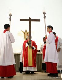 Celebran Liturgia de la Pasión y Muerte de Jesucristo
