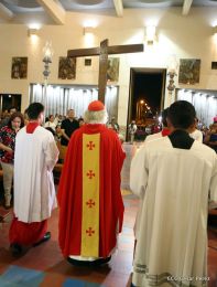Celebran Liturgia de la Pasión y Muerte de Jesucristo