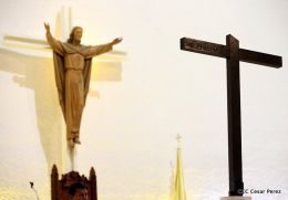 Celebran Liturgia de la Pasión y Muerte de Jesucristo