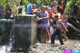 Playas y ríos  abarrotados de vacacionistas