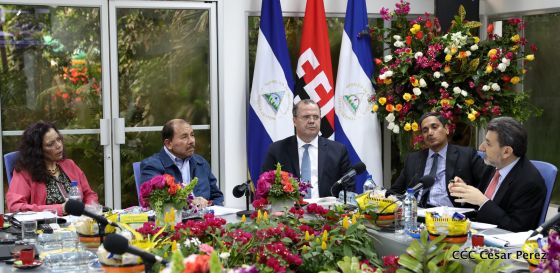 Comandante Daniel y Compañera Rosario se reúnen con Misión del FMI