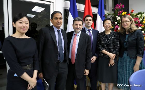 Comandante Daniel y Compañera Rosario se reúnen con Misión del FMI