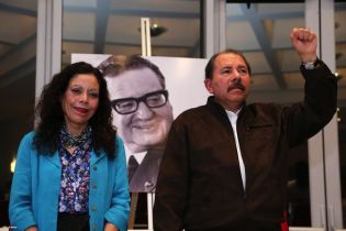 Daniel, Rosario y Juventud rinden homenaje a Salvador Allende