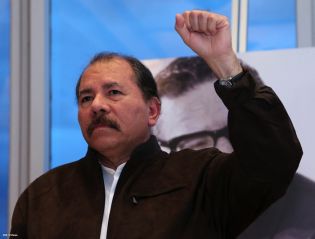 Daniel, Rosario y Juventud rinden homenaje a Salvador Allende