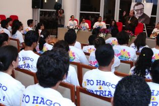 Daniel, Rosario y Juventud rinden homenaje a Salvador Allende