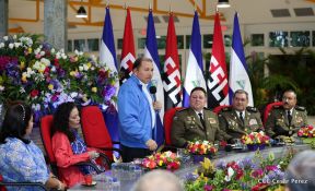 Daniel y Rosario presiden Acto de Ascenso en Grados y Entrega de Memoria Anual del Ejército