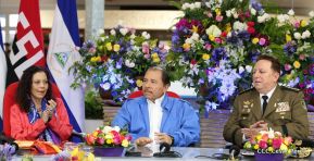 Daniel y Rosario presiden Acto de Ascenso en Grados y Entrega de Memoria Anual del Ejército