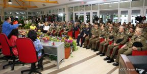 Daniel y Rosario presiden Acto de Ascenso en Grados y Entrega de Memoria Anual del Ejército