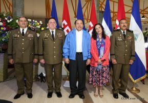 Daniel y Rosario presiden Acto de Ascenso en Grados y Entrega de Memoria Anual del Ejército