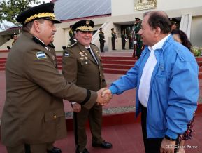 Daniel y Rosario presiden Acto de Ascenso en Grados y Entrega de Memoria Anual del Ejército
