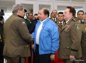 Daniel y Rosario presiden Acto de Ascenso en Grados y Entrega de Memoria Anual del Ejército