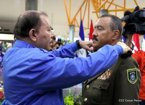 Daniel y Rosario presiden Acto de Ascenso en Grados y Entrega de Memoria Anual del Ejército