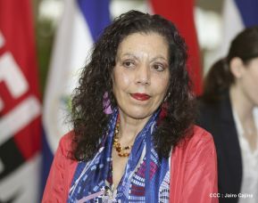 Daniel y Rosario presiden Acto de Ascenso en Grados y Entrega de Memoria Anual del Ejército