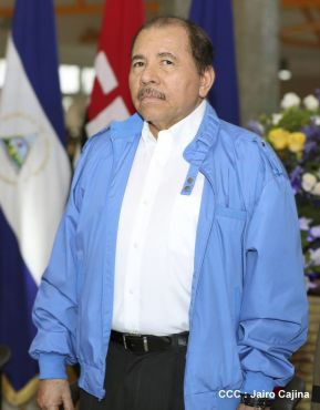 Daniel y Rosario presiden Acto de Ascenso en Grados y Entrega de Memoria Anual del Ejército