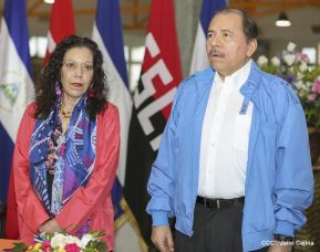 Daniel y Rosario presiden Acto de Ascenso en Grados y Entrega de Memoria Anual del Ejército