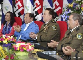 Daniel y Rosario presiden Acto de Ascenso en Grados y Entrega de Memoria Anual del Ejército